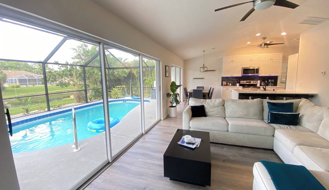 Fabulous 3 BR/3 BA canal house with heated pool in Rotonda West
