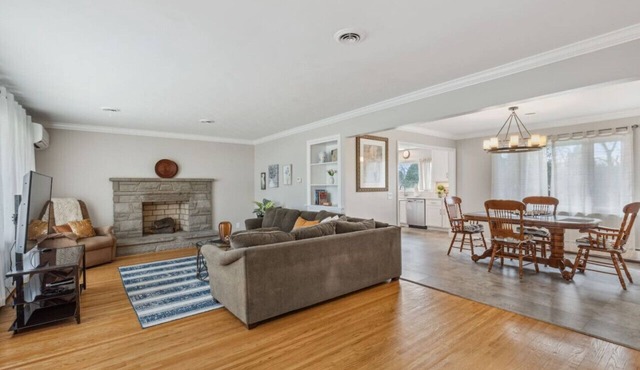 Fabulous 3BR Close to Airport