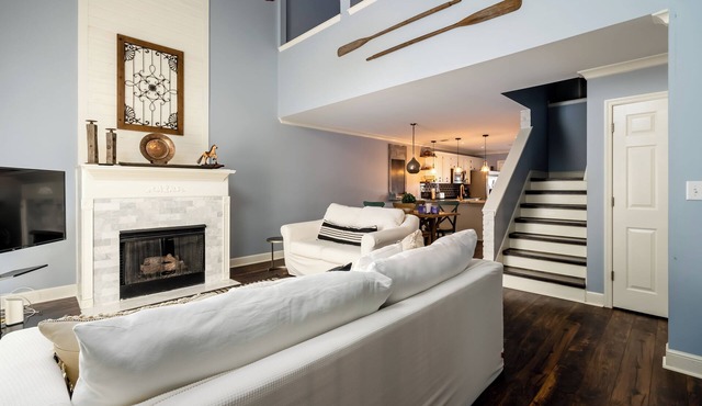 Fabulous 3BR Townhome with Cozy Backyard only 1.4 ml from Augusta National