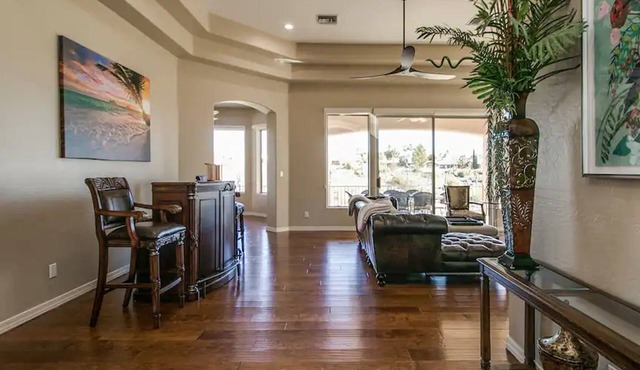 Fabulous 4-bdrm W/breathtaking Views & Pool!
