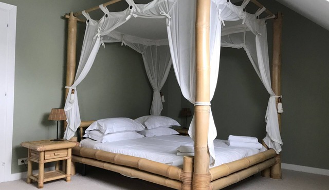 Fabulous 4-Bed House in Dinan Port. A beautiful historic building with style.