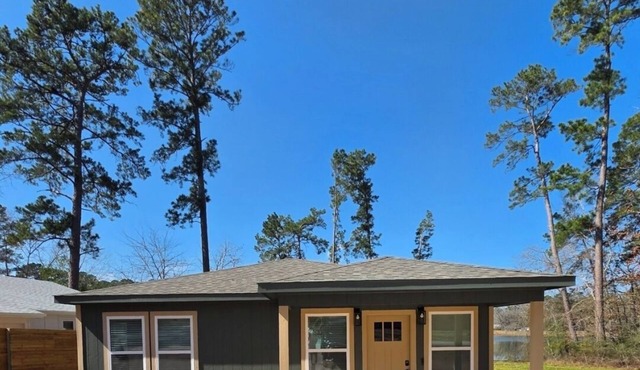 Fabulous 4-bedroom 2.5 bath Lake Cottage