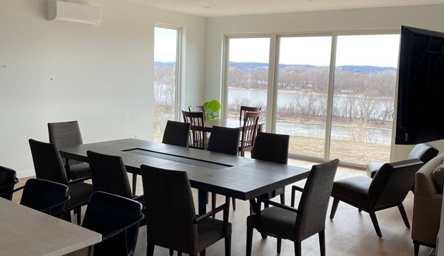 Fabulous 4-bedroom house with AC in charming Hager City