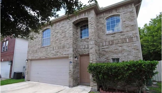 Fabulous 4-bedroom house with AC in welcoming Houston and loft area upstairs