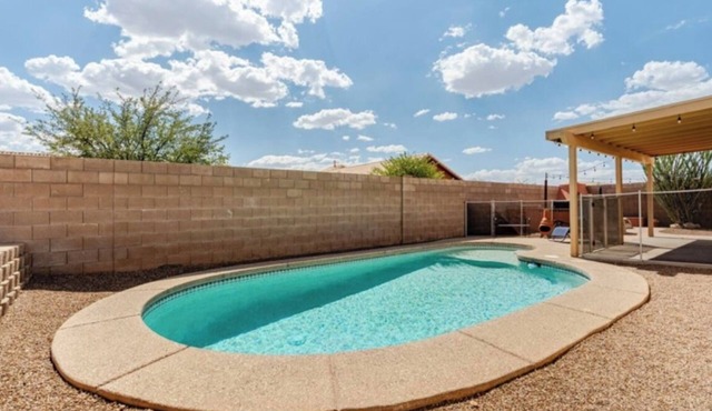 Fabulous 4-bedroom house with AC and pool in Tucson