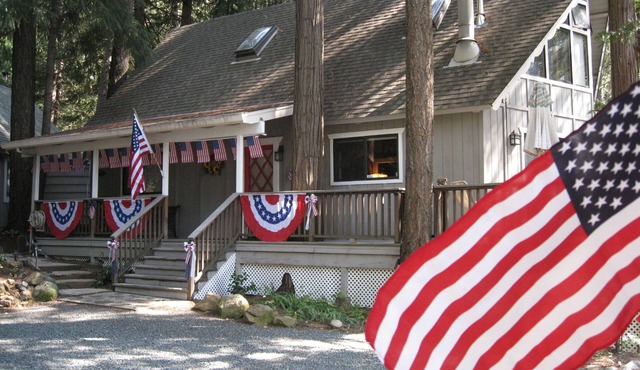 Fabulous 4 Bedroom Lakeside Chalet Can Sleep 8. Pet Friendly Check our reviews!