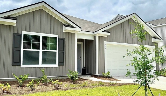 Fabulous 4-bedroom house with AC in charming Bloomingdale
