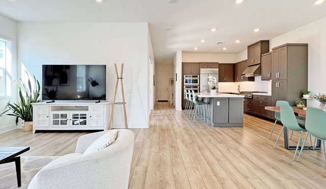 Fabulous 4-bedroom house with AC in irvine Lake Forest