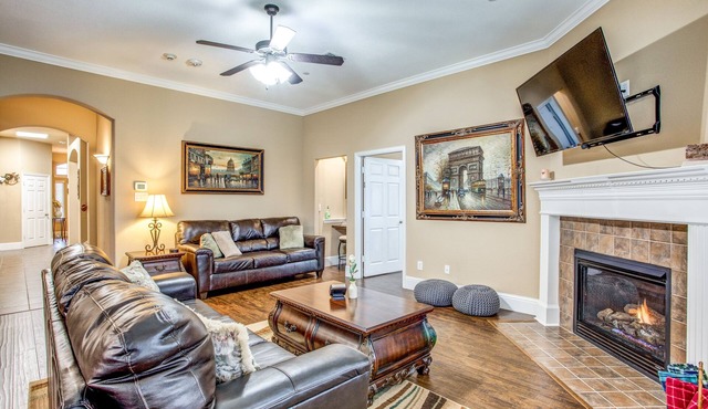Fabulous 5 Bedroom/4 bath Home 4K TV's Fireplace Foosball!