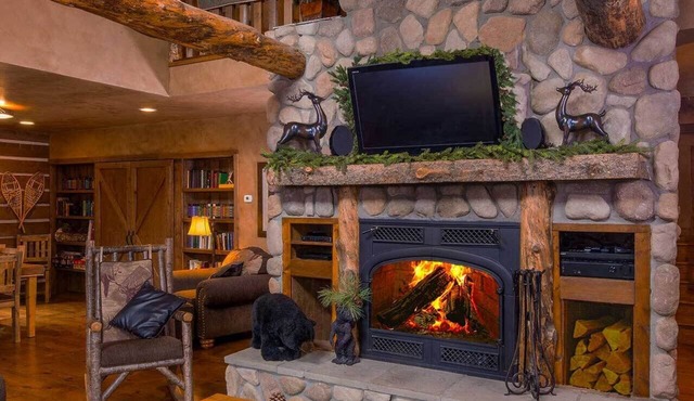 Fabulous 5-bedroom cabin between Allenspark and Estes park perfect for groups