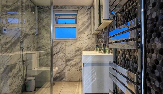 Fabulous 5-bedroom house in Manchester perfect for Groups or Families getaway