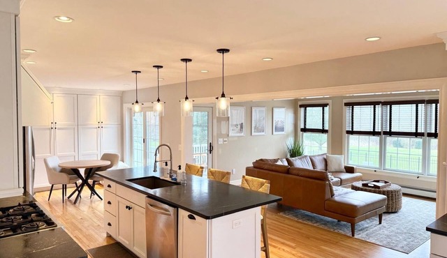 Fabulous 5-bedroom house with a pool in Portsmouth