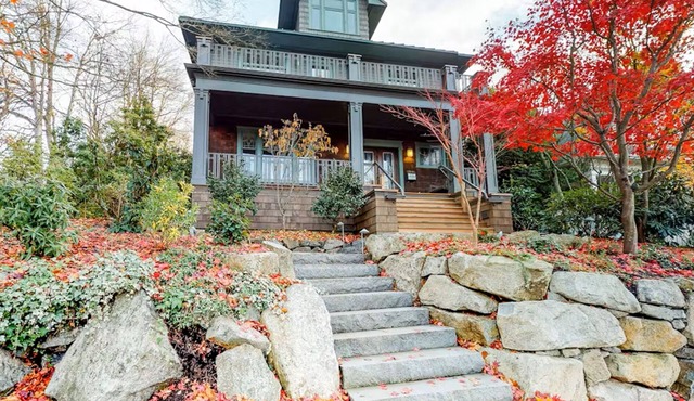 Fabulous 5-bedroom historic house in charming Seattle neighborhood