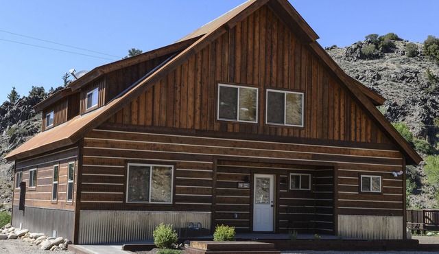 Fabulous 5 BR Vacation Home on the Taylor River