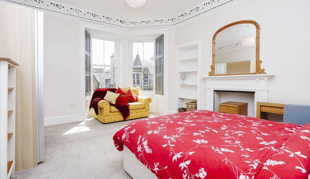 Fabulous 5 double Bedroom apartment Edinburgh Old Town by Avoriazchalets