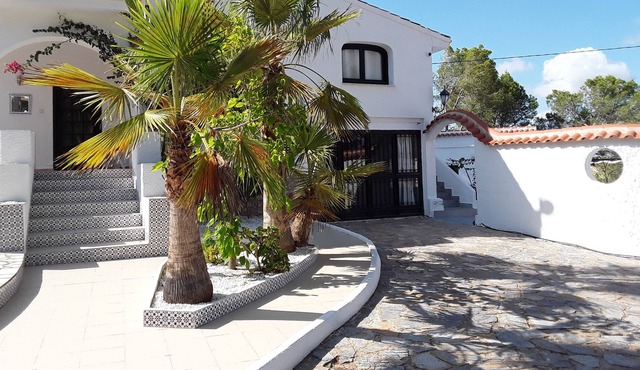 Fabulous 5 bedroom detached villa