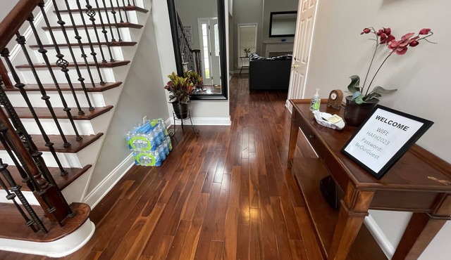 Fabulous 5BR Home in upscale neighborhood