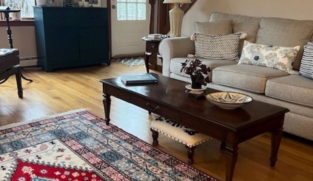 Fabulous 6-bedroom 3 bath house w swimming pool, Pool House near 1st Encounter.