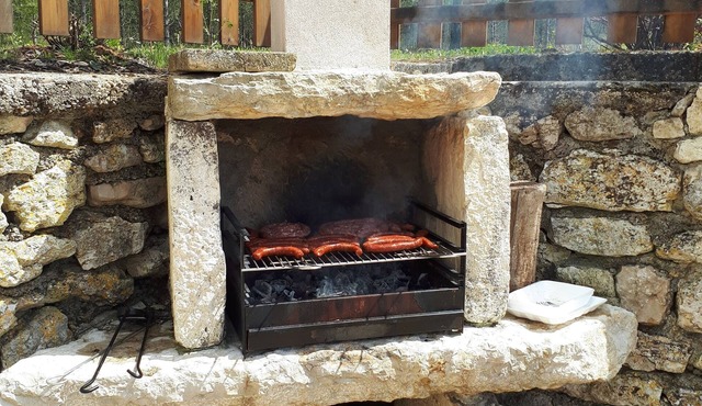 Fabulous 6-bedroom barn in Montpezat-de-Quercy with stunning views