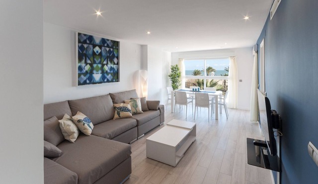 Fabulous beach condo for a great vacation. Sea views! - Only families