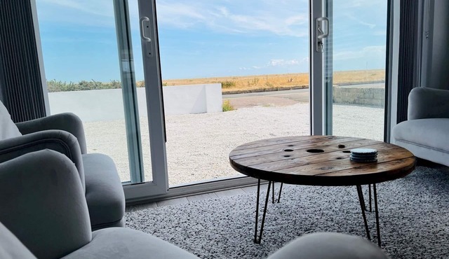 Fabulous Beach Front Holiday Location! - Pass the Keys