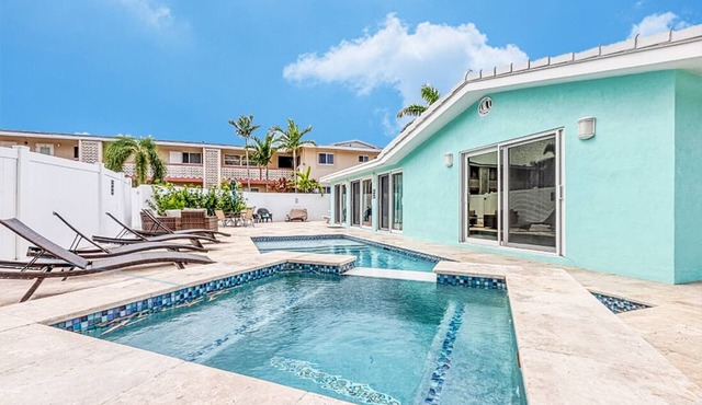Fabulous Beach House - 1 Block from beach!