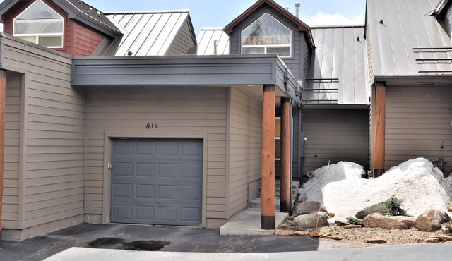 Fabulous "cabin in the woods" secluded townhomes with amazing views sleeps 8