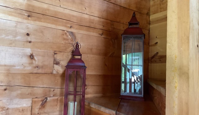 Fabulous cabin with AC in charming Hillsboro