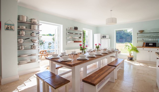 Fabulous coastal 6 bedroom 4 bathroom holiday home, parking and sunny garden