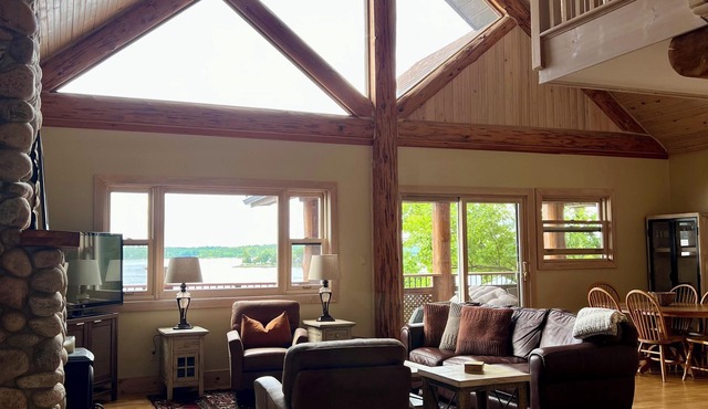 Fabulous cottage suite, spectacular Stoney Lake view!