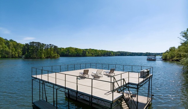 Fabulous cove and location! Spacious 5 BR/4.5 BA, Outdoor Kitchen & Fire Pit