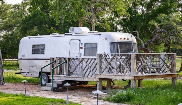 Fabulous Cozy Airstream Perfect for a Small Family Unique Escape in Texas