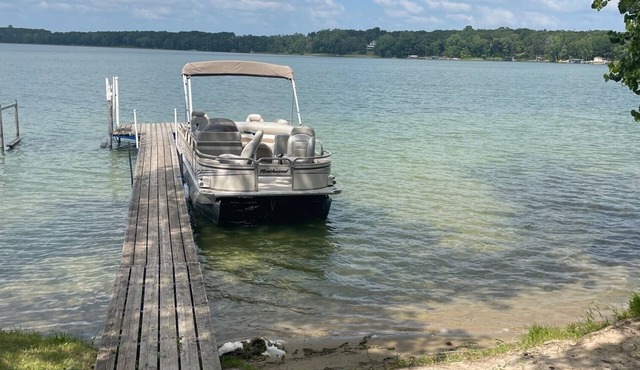 Fabulous Duck Lake Cabin just steps from the water!
