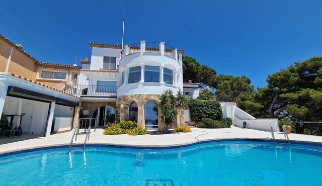 FABULOUS VILLA with magnificent panoramic SEA VIEWS