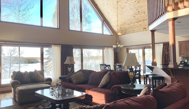 Fabulous Fall Getaway in the National Forest/ Hot Tub and Fireplace