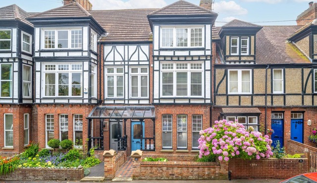 Fabulous FAMILY HOUSE, a short stroll from the BEACH and VILLAGE AMENITIES.