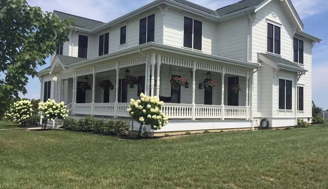 Fabulous Farmhouse Getaway with Pool Near Ark Encounter - Ask About Events