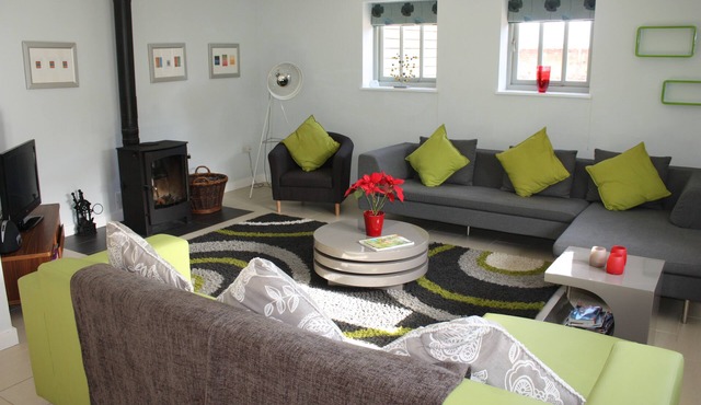 Fabulous, flexible & sleeps 12, near Suffolk Coast