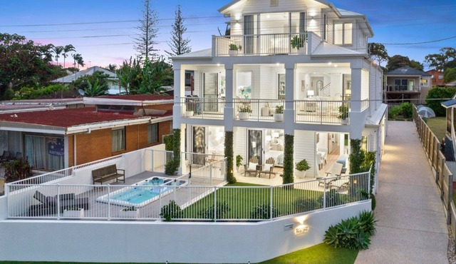 Fabulous Flinders - On Queens beach