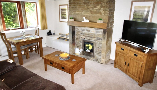 Fabulous former weaver's cottage looking out over the Holme Valley