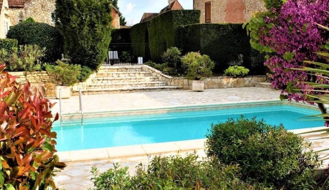 Fabulous two bedroomed, two bathroom cottage high quality, elegant accommodation