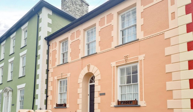Fabulous Georgian property overlooking the harbour of Aberaeron.