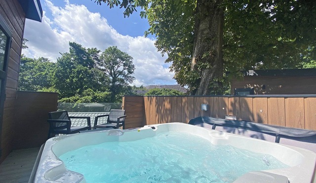 Fabulous glamping pod with separate bedroom.