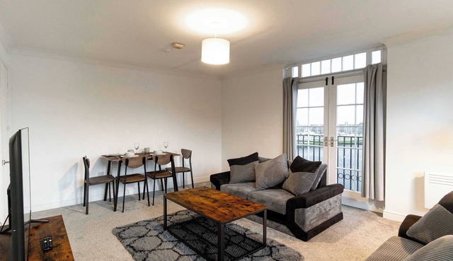 Fabulous Harbourside 2BED Apartment with Sea Views