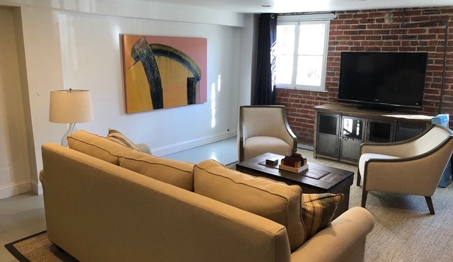 Fabulous, Historic One BR Capitol Hill Apartment