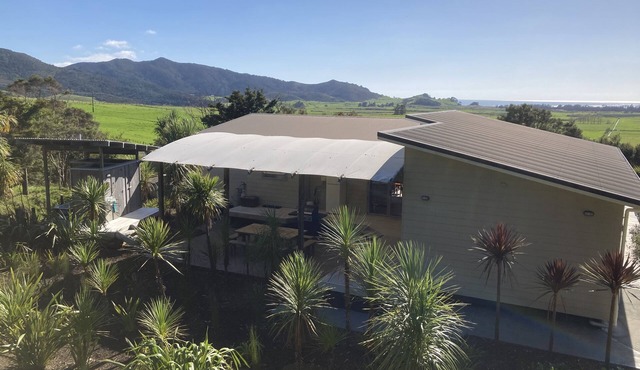 Fabulous holiday house - quiet, rural setting for up to 12 people