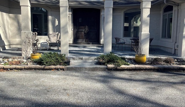 Fabulous Home 4-Bedroom 3 Full Baths and Indoor Pool-Spa/Nature Lovers Vibe!