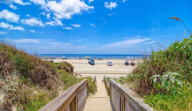 Fabulous home in wonderful Sand Point Circle!