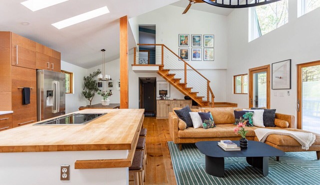 Fabulous Home w/FP & hot tub in Stone Ridge