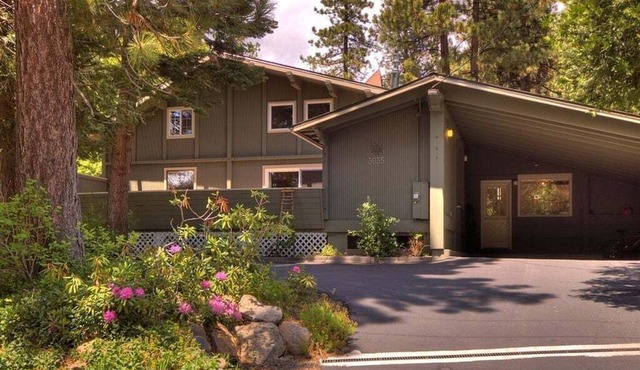 Fabulous Home Walk to Lake, Fenced Yard, Hottub, Pet Friendly, Sugarpine Chalet By Tahoe Time VR